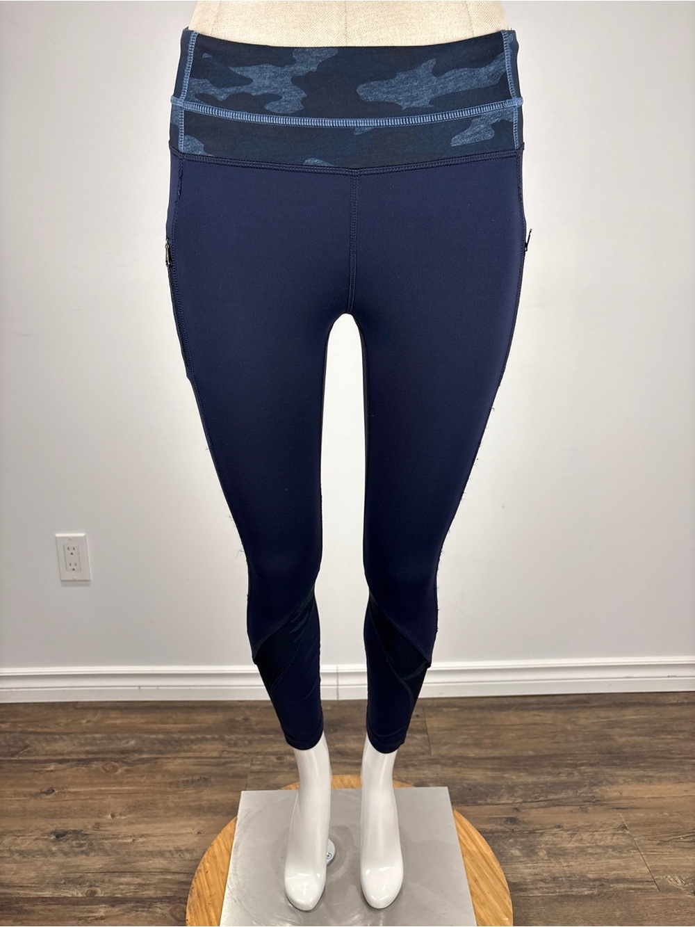 Lululemon Inspire Tight Running Leggings Inkwell Blue Camo Waist Mesh Pocket 6